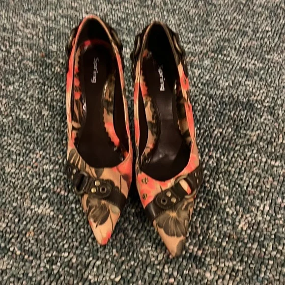 Call it spring heels - Picture 2 of 4